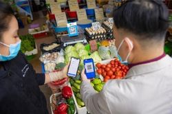 Quảng Ninh đẩy nhanh lộ trình phát triển thanh toán không dùng tiền mặt