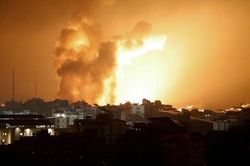 Gaza hứng chịu các cuộc không kích chưa từng có từ Israel