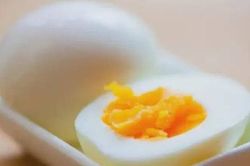 Khi luộc trứng đừng dùng nước lạnh, công thức '12345' mới là cách làm đúng