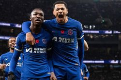 Jackson lập hat-trick, Chelsea ngược dòng ngoạn mục trước 9 người của Tottenham
