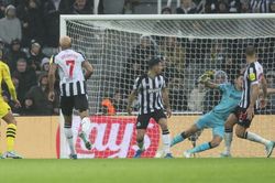 Vừa thắng Arsenal, Newcastle hoàn toàn có cửa phục thù Dortmund