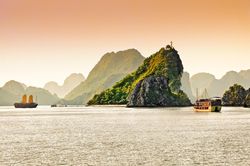 Condé Nast Traveler: Vịnh Hạ Long là 1 trong 51 điểm đến đẹp nhất thế giới