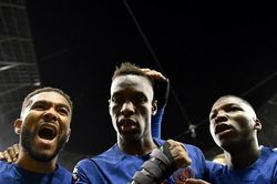 Kết quả bóng đá hôm nay 7/11/2023: Chelsea hạ 9 người của Tottenham