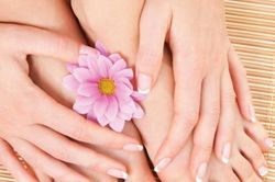 Cách chăm sóc móng tay khỏe, đẹp