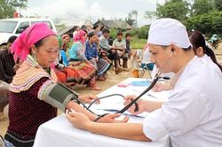 Người dân tộc thiểu số tại vùng khó khăn được hỗ trợ đóng bảo hiểm y tế