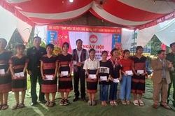Pâr Ay chung sức xây dựng nông thôn mới