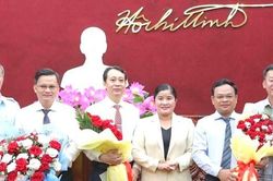 UBND tỉnh Bình Phước trao các quyết định về công tác cán bộ