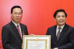 Chủ tịch nước Võ Văn Thưởng nhận huy hiệu 30 năm tuổi Đảng