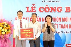 Đồng chí Phó Chủ tịch Thường trực UBND tỉnh dự Ngày hội Đại đoàn kết toàn dân tộc tại Mai Sơn