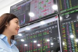 Chứng khoán hôm nay (8/11): Thanh khoản tăng tốt, VN-Index bật mạnh cuối phiên
