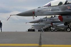 Hà Lan chuyển F-16 tới thao trường phục vụ phi công Ukraine