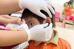 Khám khiếm thính - nâng cao sức khỏe cho trẻ| Vì chất lượng dân số Thủ đô| 8/11/2023