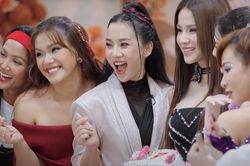 Các 'Chị đẹp đạp gió rẽ sóng' chia đội cho vòng công diễn 1, bước vào nhà chung