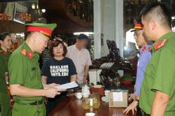 Nữ giám đốc bị bắt về tội buôn lậu