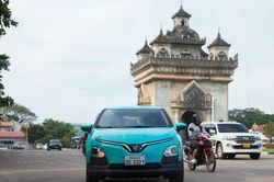 GSM của ông Phạm Nhật Vượng khai trương taxi điện tại Lào