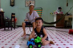 Tuổi già nhờ cậy ai?