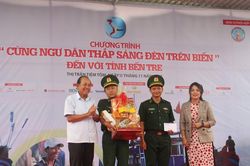 Cùng ngư dân thắp sáng đèn trên biển tại tỉnh Bến Tre