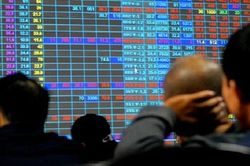 Nhà đầu tư ào ạt chốt lời, VN Index giảm 12,21 điểm
