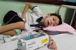Cha mẹ bất lực trước hy vọng cuối cùng của con trai