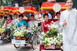 Gia đình Đoàn Văn Hậu đi xích lô tới hỏi cưới Doãn Hải My