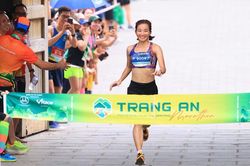 Nguyễn Thị Oanh về nhất và phá kỷ lục tại Trang An Marathon 2023