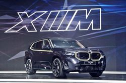 Cận cảnh SUV hiệu năng cao BMW XM vừa ra mắt tại Việt Nam