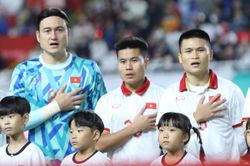 Thấy gì khi HLV Troussier bỗng dưng loại 'trò cưng' Trương Tiến Anh?