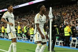 Real Madrid nhảy Samba cũng... ra bàn thắng