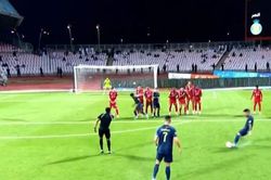 Ronaldo gây bất ngờ khi giả vờ sút bóng rồi nhường đồng đội, đem về bàn thắng cho Al Nassar