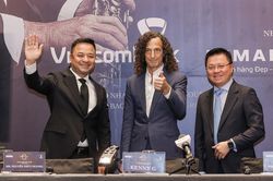 Kenny G thả tim chào khán giả trước đêm diễn