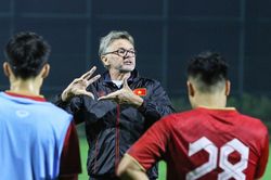 Huấn luyện viên Philippe Troussier rút gọn danh sách đội tuyển Việt Nam