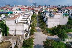 Nhiều sàn giao dịch bất động sản phải cố gắng cầm cự, 'sống bằng niềm tin'