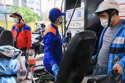 Từ 15 giờ ngày 13/11, giá xăng, dầu đồng loạt giảm