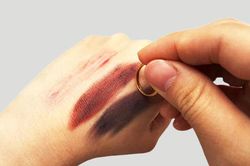 Cách kiểm tra chì trong mỹ phẩm