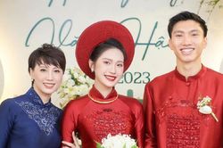 Mẹ vợ Đoàn Văn Hậu khiến dân mạng trầm trồ về nhan sắc cực đỉnh, trẻ đến mức nhiều người nhầm là chị em với Doãn Hải My
