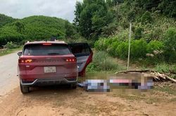 Xe ô tô tông vào lan can bên đường, 2 người chết, 3 người bị thương