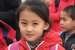 Từng nổi tiếng nhờ nụ cười thiên thần, gia đình từ chối hợp đồng 'khủng', cô bé 7 tuổi năm nào hiện ra sao?