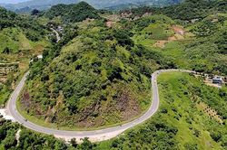 Quốc lộ 6 đoạn qua Hòa Bình cấm đường để nổ mìn phá đá