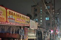 Xử lý nhanh vụ cháy 3 cửa hàng giặt là trong đêm