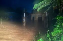 Mưa xối xả, 800 hộ dân tại huyện Cam Lộ bị ngập sâu