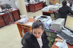 Lời kể của nữ nhân viên ngân hàng bị tên cướp dí dao vào cổ khống chế