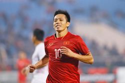 Tuyển Việt Nam vắng Quang Hải, HLV Troussier cần Văn Quyết