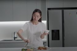 Hoa hậu Lương Thùy Linh 'biến hóa' giữa phim và đời thường