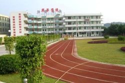 Thảm kịch giẫm đạp tranh nhau đi vệ sinh khiến nam sinh tử vong