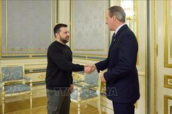 Tân Ngoại trưởng Anh thăm Ukraine