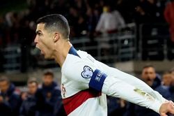 Ronaldo tiếp tục lập công, Bồ Đào Nha nối dài mạch thắng