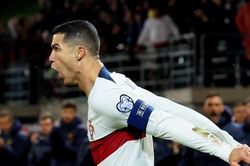 Kết quả bóng đá hôm nay 17/11/2023: Messi và Argentina thua đau Uruguay