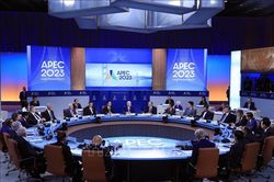 Chủ tịch nước dự Đối thoại giữa các Nhà lãnh đạo APEC với khách mời
