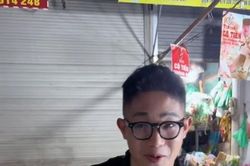 Giữa Thủ đô vẫn có nơi nhận gói hoa 200.000đ, đầy đặn không kém các tiệm lớn, còn cho khách tự tay trang trí
