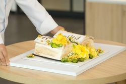 'Cầm lòng không đặng' với các em bánh đẹp mắt tri ân thầy cô giáo